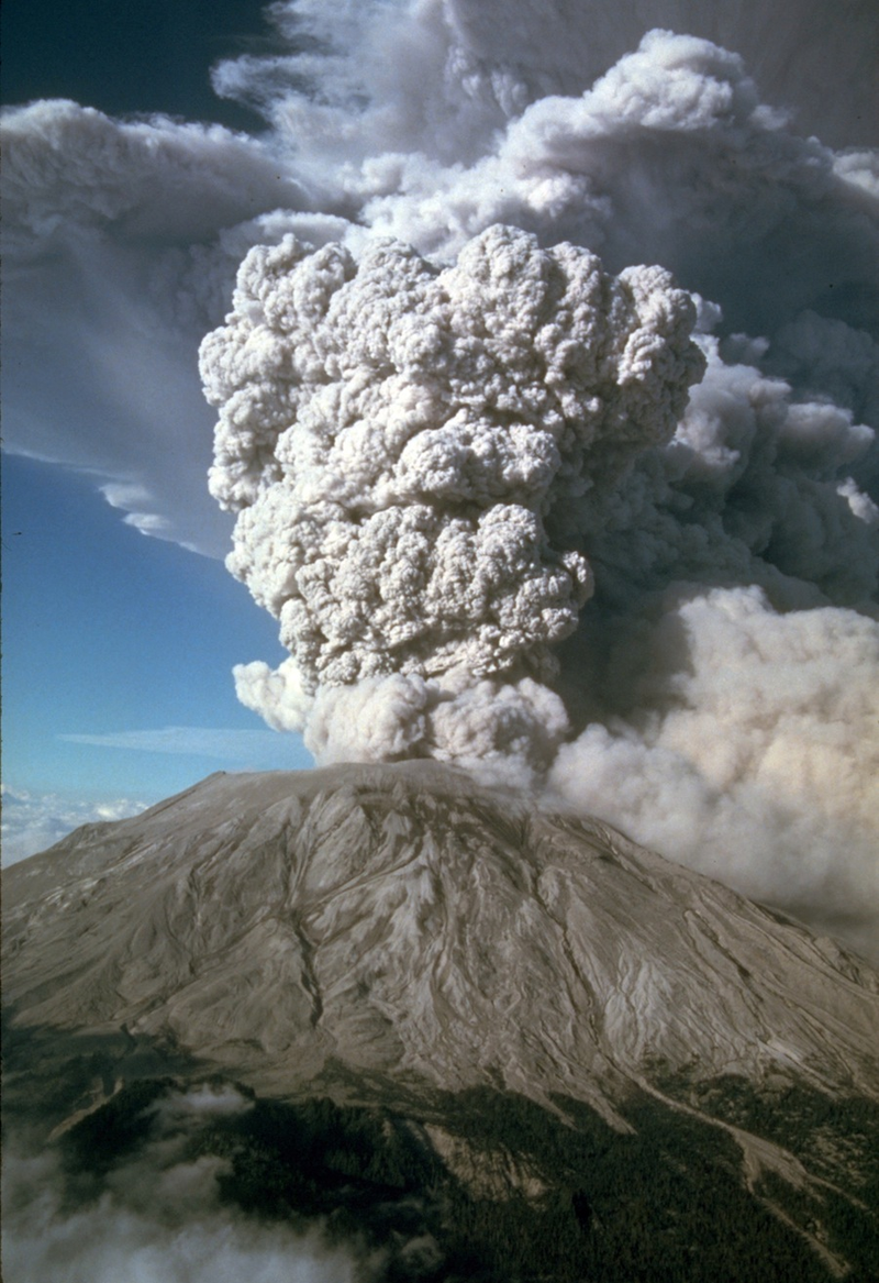 Illustration for article titled The Terrible Beauty of Volcanic Eruptions and Lava Flows